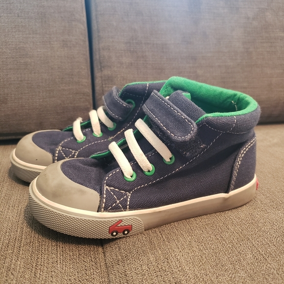 2 pairs of boys shoes. Native and See Kai Run. Size 8. - Picture 2 of 6